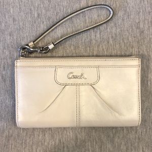 Coach clutch/wristlet